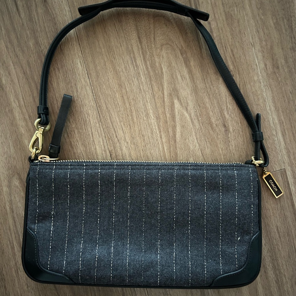 Y2K Coach Black and Gold Shoulder Bag